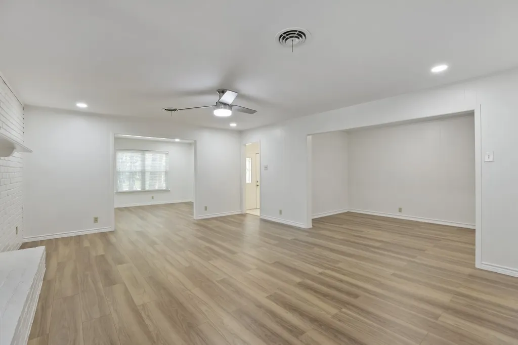 624 Hillview Drive Hurst TX 76054