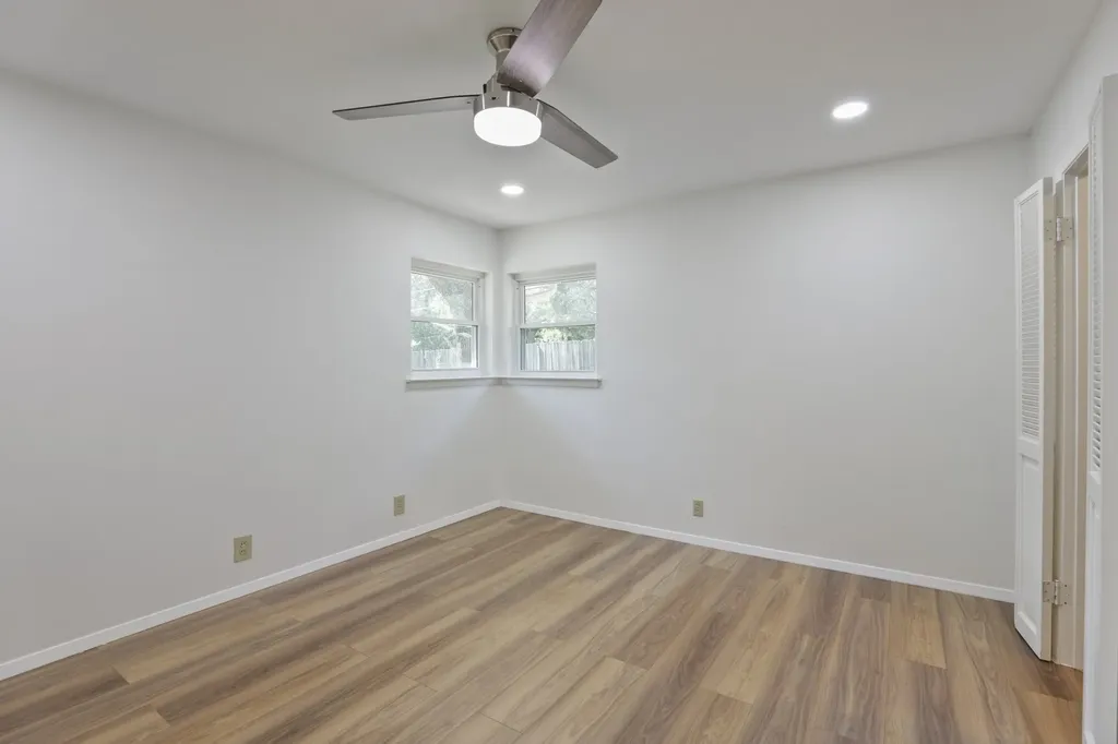 624 Hillview Drive Hurst TX 76054