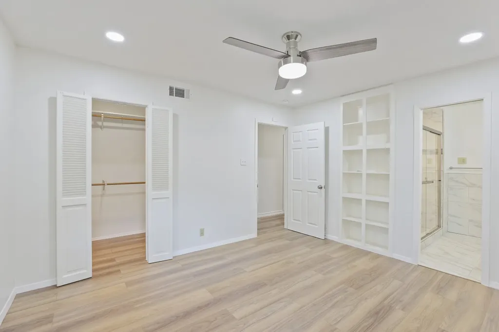 624 Hillview Drive Hurst TX 76054