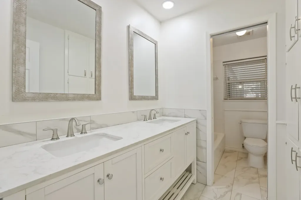 624 Hillview Drive Hurst TX 76054
