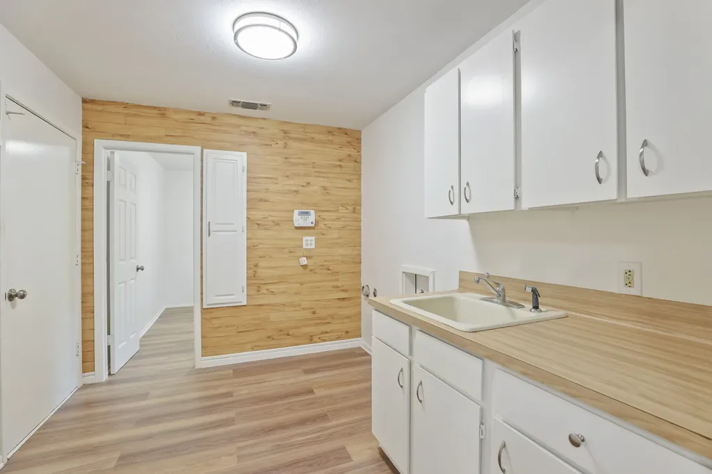 624 Hillview Drive Hurst TX 76054