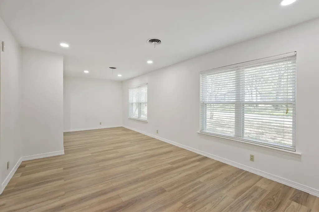 624 Hillview Drive Hurst TX 76054