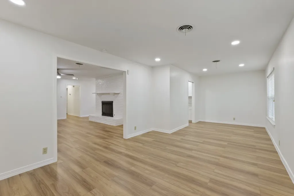 624 Hillview Drive Hurst TX 76054