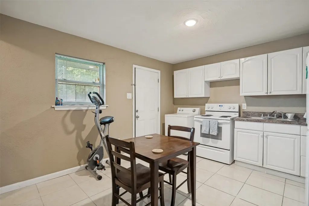 826 Beverly Drive Garland TX 75040