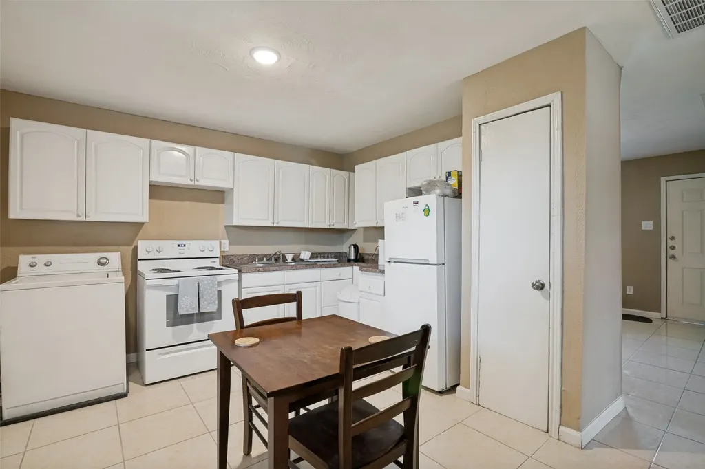 826 Beverly Drive Garland TX 75040