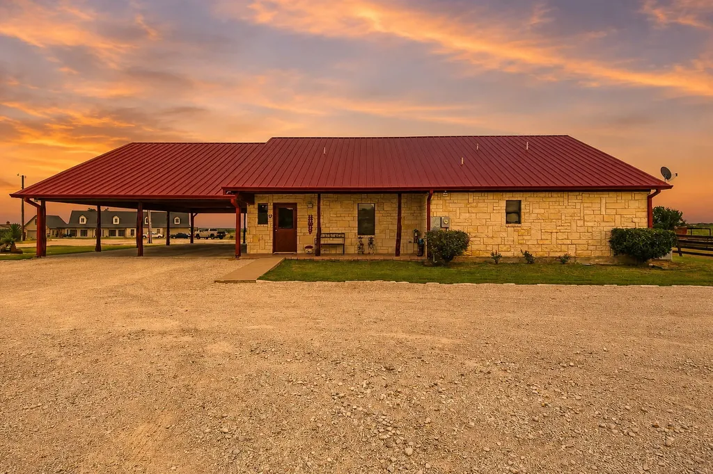 1590 Lawlis Lane Sanger TX 76266