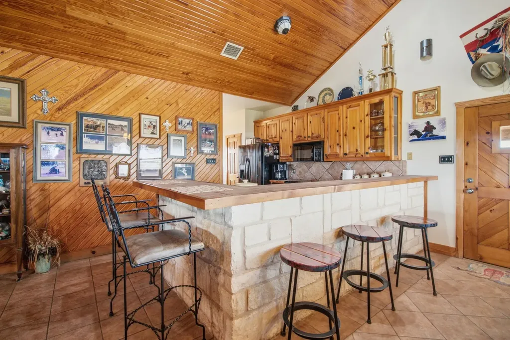 1590 Lawlis Lane Sanger TX 76266