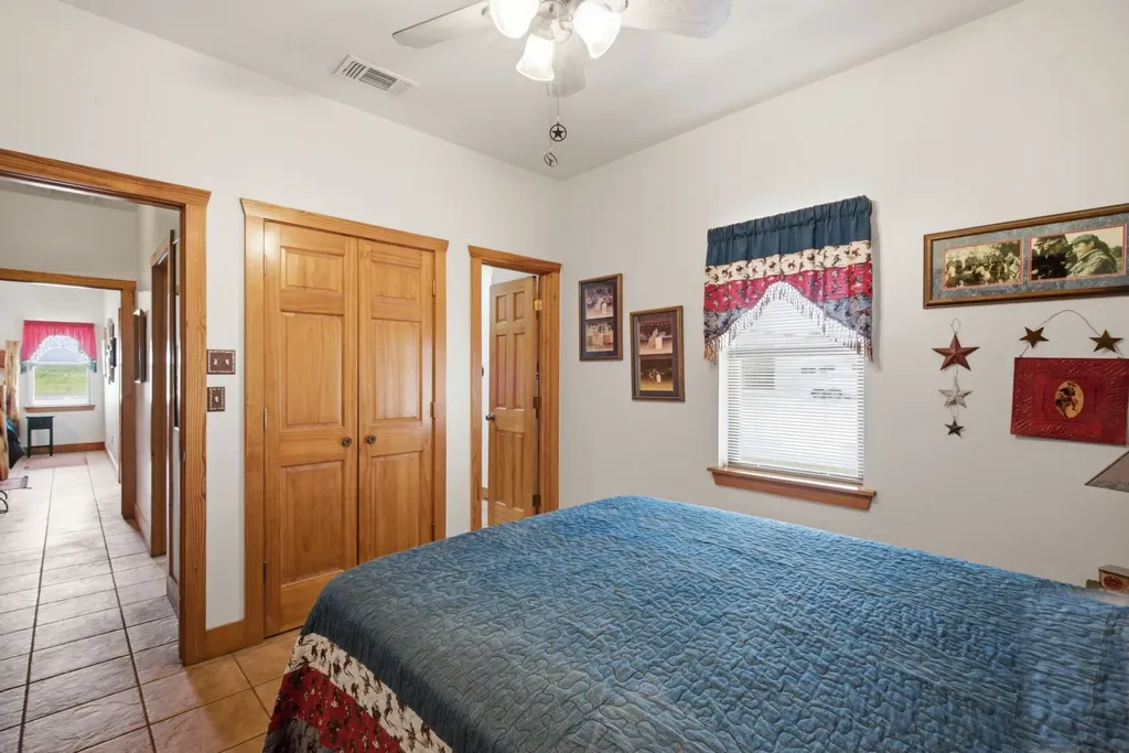 1590 Lawlis Lane Sanger TX 76266