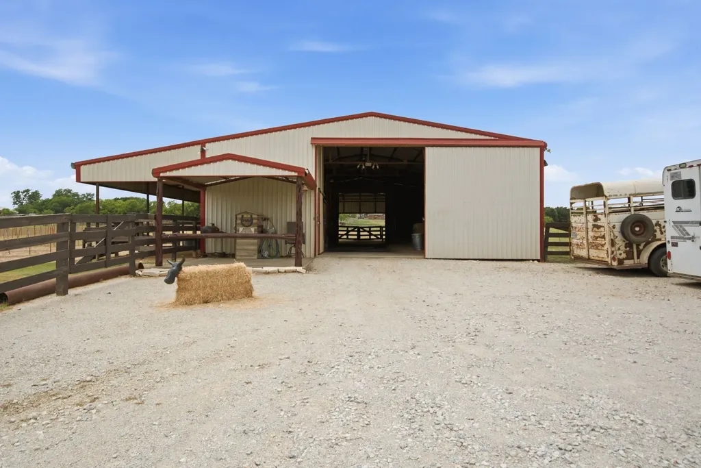 1590 Lawlis Lane Sanger TX 76266