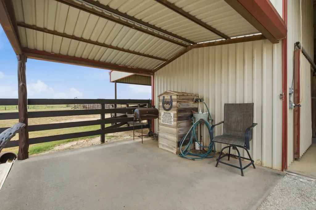 1590 Lawlis Lane Sanger TX 76266