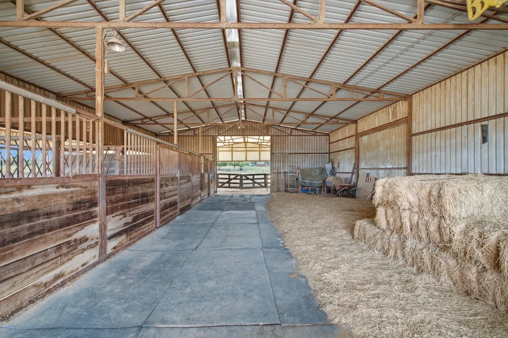 1590 Lawlis Lane Sanger TX 76266