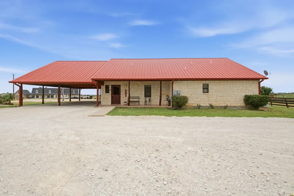 1590 Lawlis Lane Sanger TX 76266