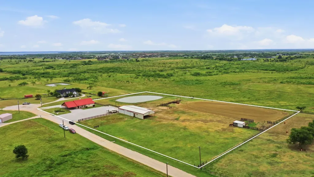 1590 Lawlis Lane Sanger TX 76266