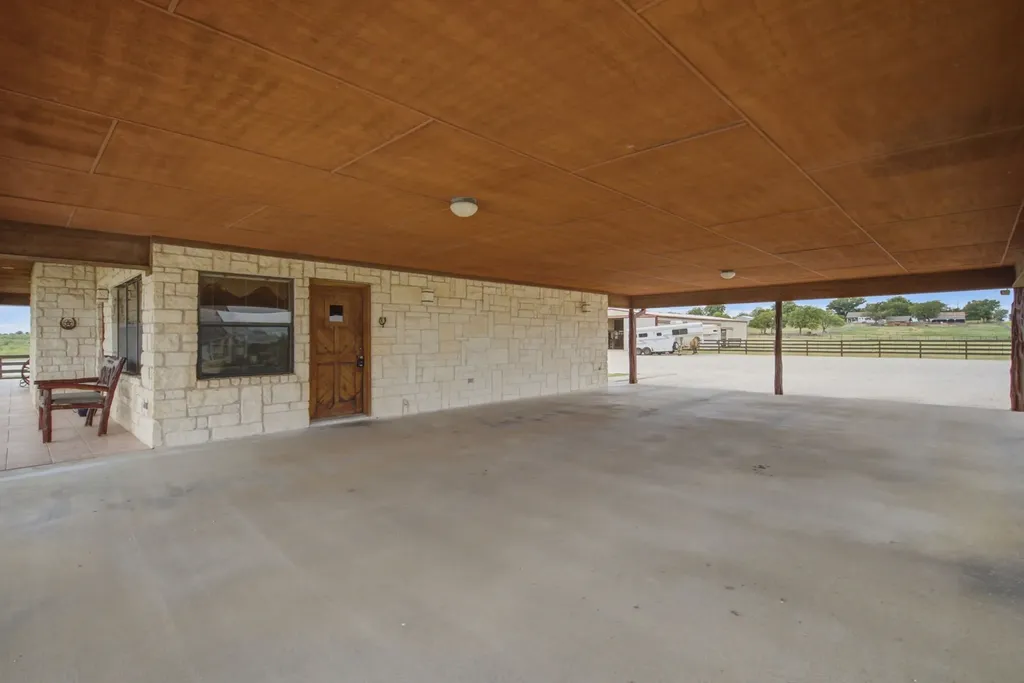 1590 Lawlis Lane Sanger TX 76266