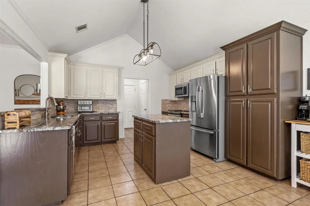 1112 Regina Drive Hewitt TX 76643