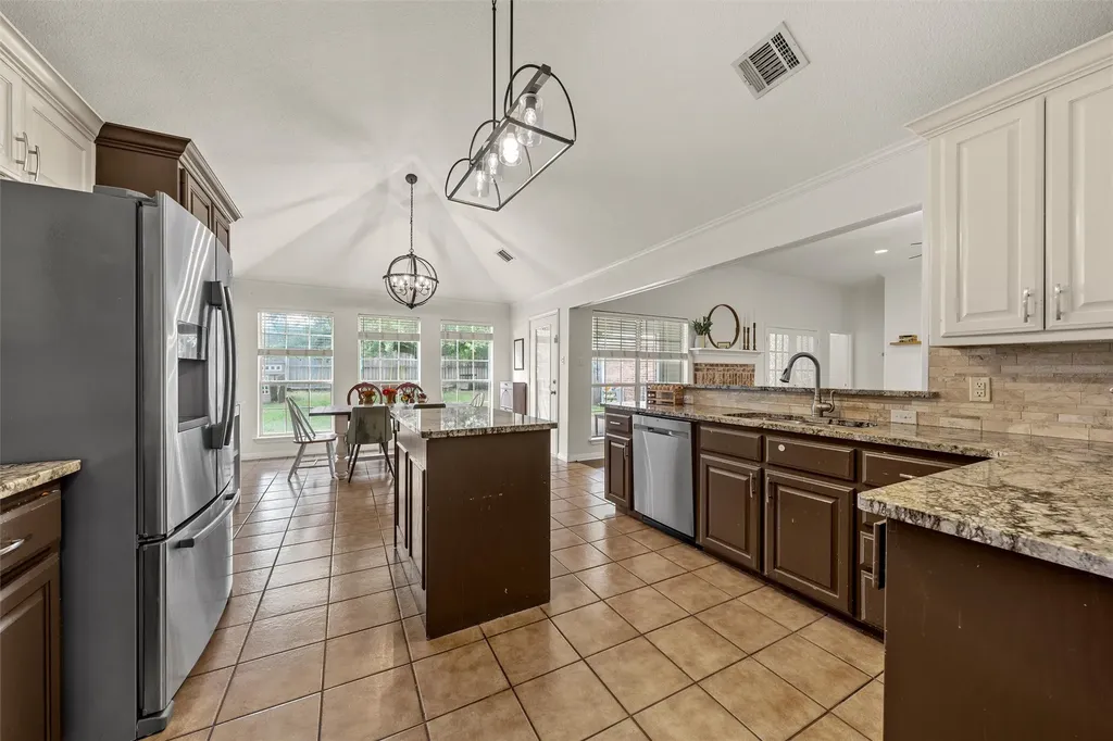 1112 Regina Drive Hewitt TX 76643