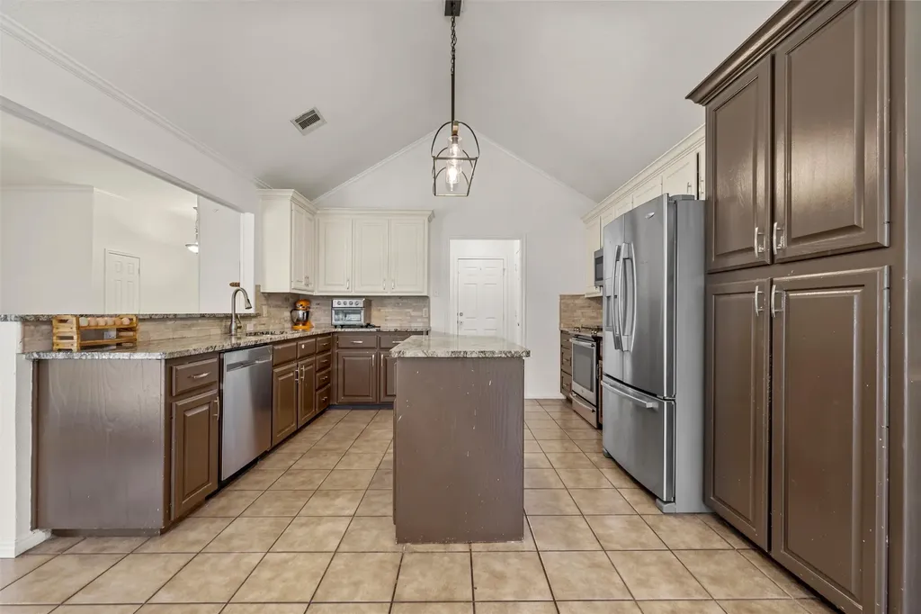 1112 Regina Drive Hewitt TX 76643