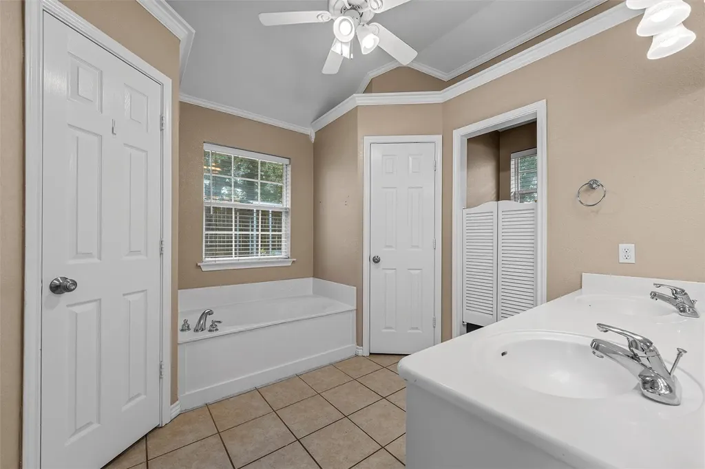 1112 Regina Drive Hewitt TX 76643