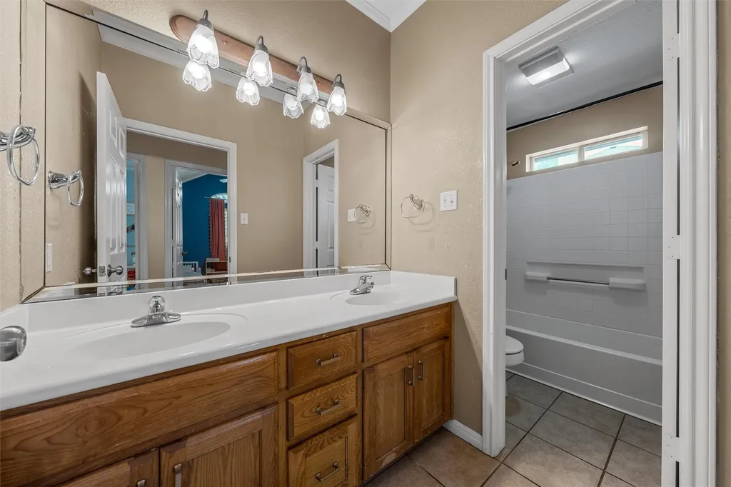 1112 Regina Drive Hewitt TX 76643