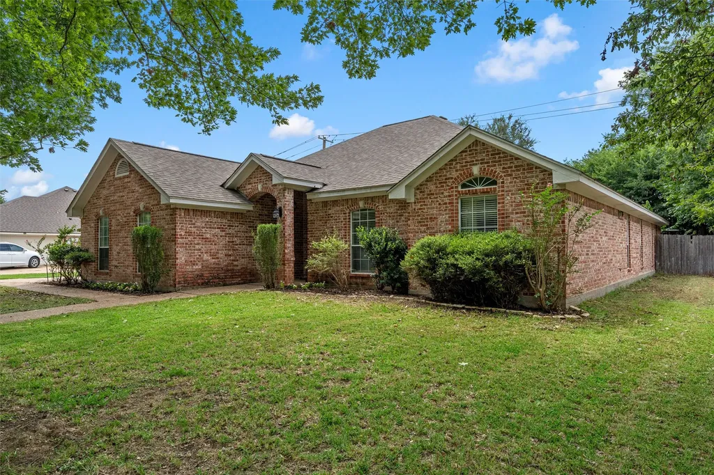 1112 Regina Drive Hewitt TX 76643