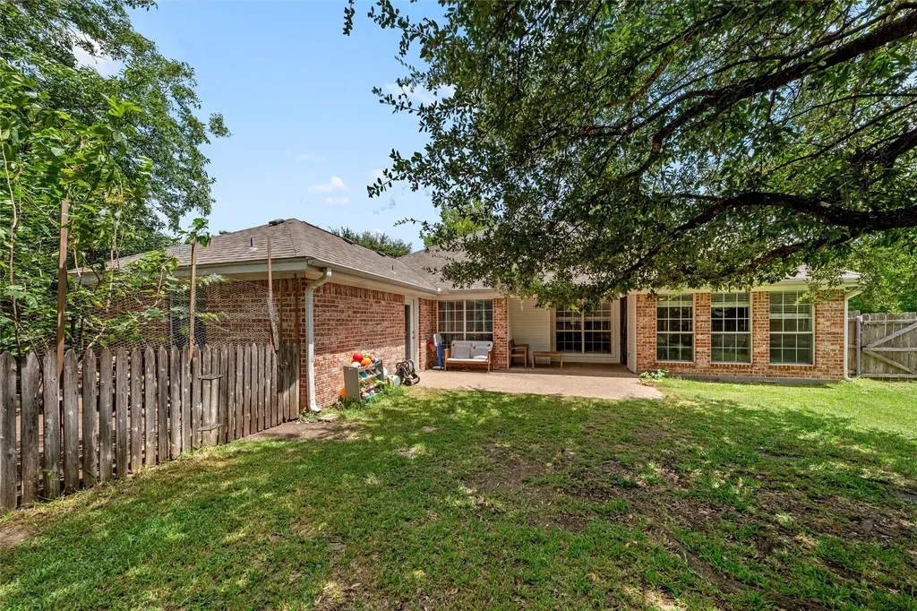 1112 Regina Drive Hewitt TX 76643
