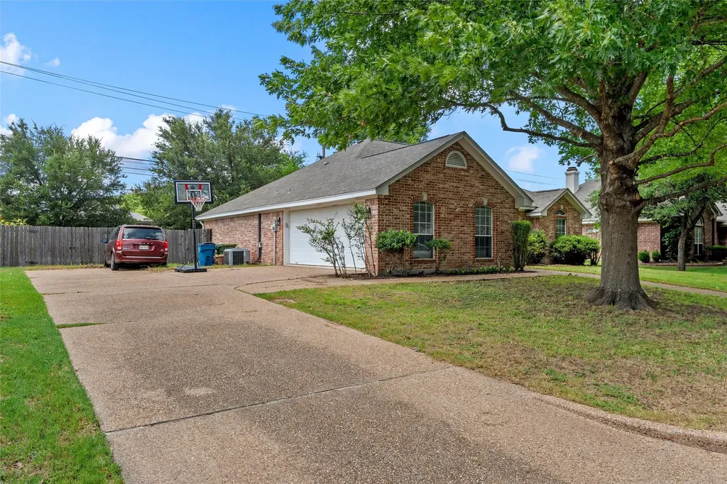 1112 Regina Drive Hewitt TX 76643