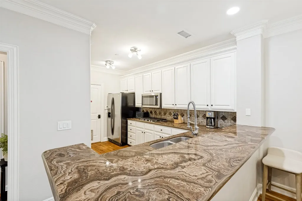 4167 Towne Green Circle Addison TX 75001