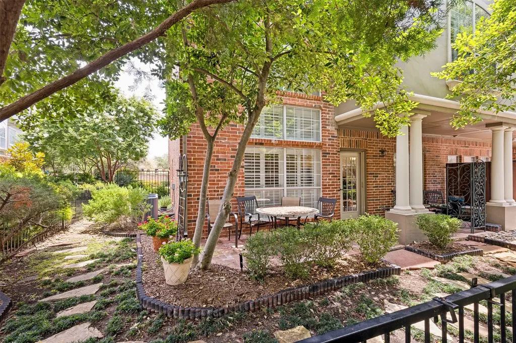 4167 Towne Green Circle Addison TX 75001