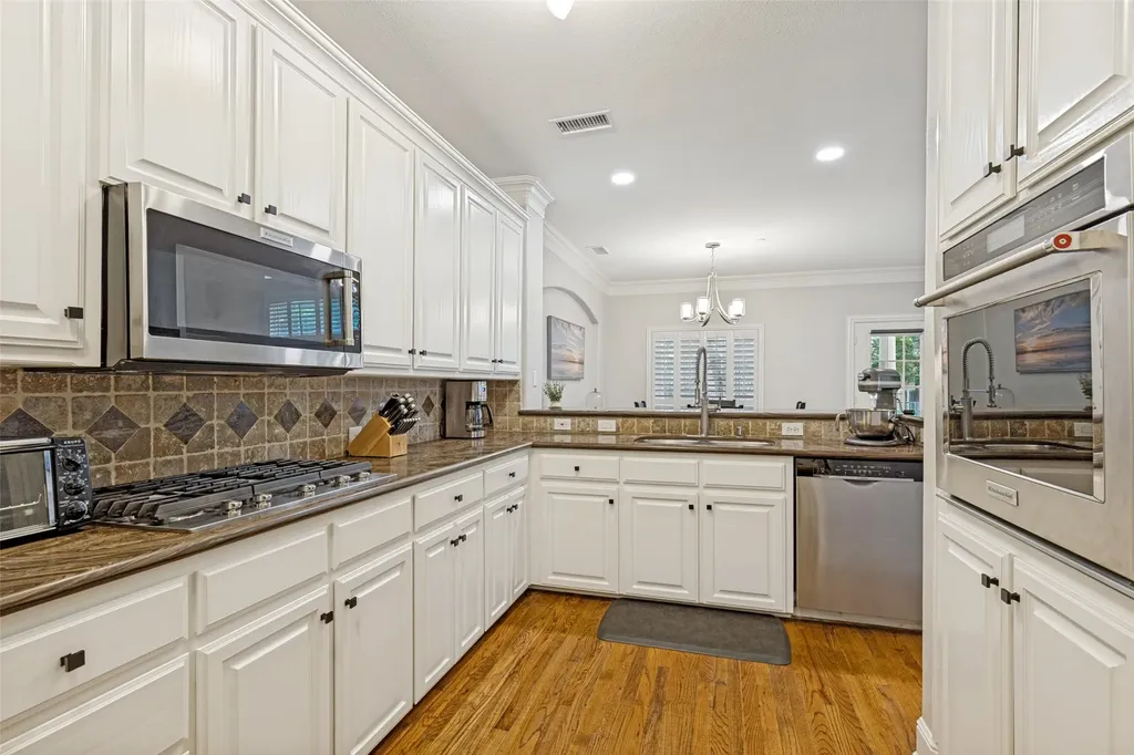 4167 Towne Green Circle Addison TX 75001