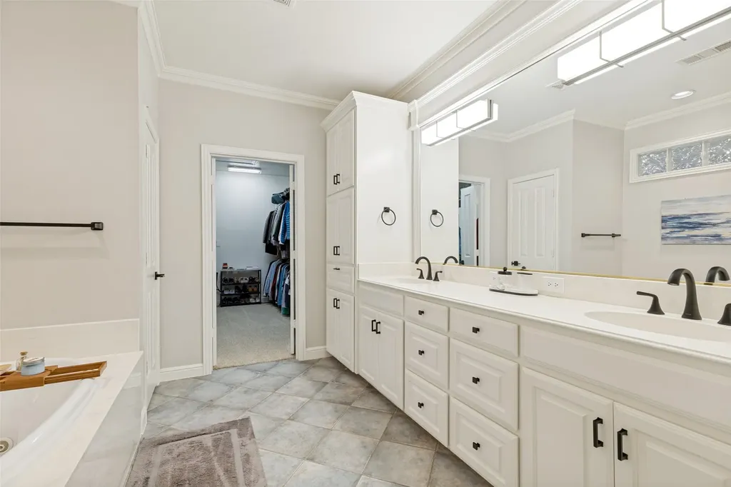 4167 Towne Green Circle Addison TX 75001