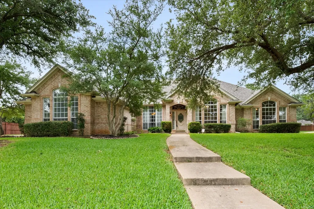 8904 Thornway Drive North Richland Hills TX 76182