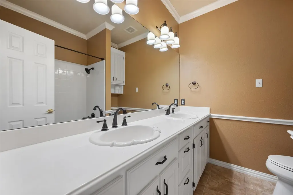 8904 Thornway Drive North Richland Hills TX 76182