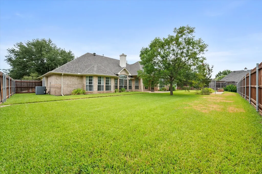 8904 Thornway Drive North Richland Hills TX 76182