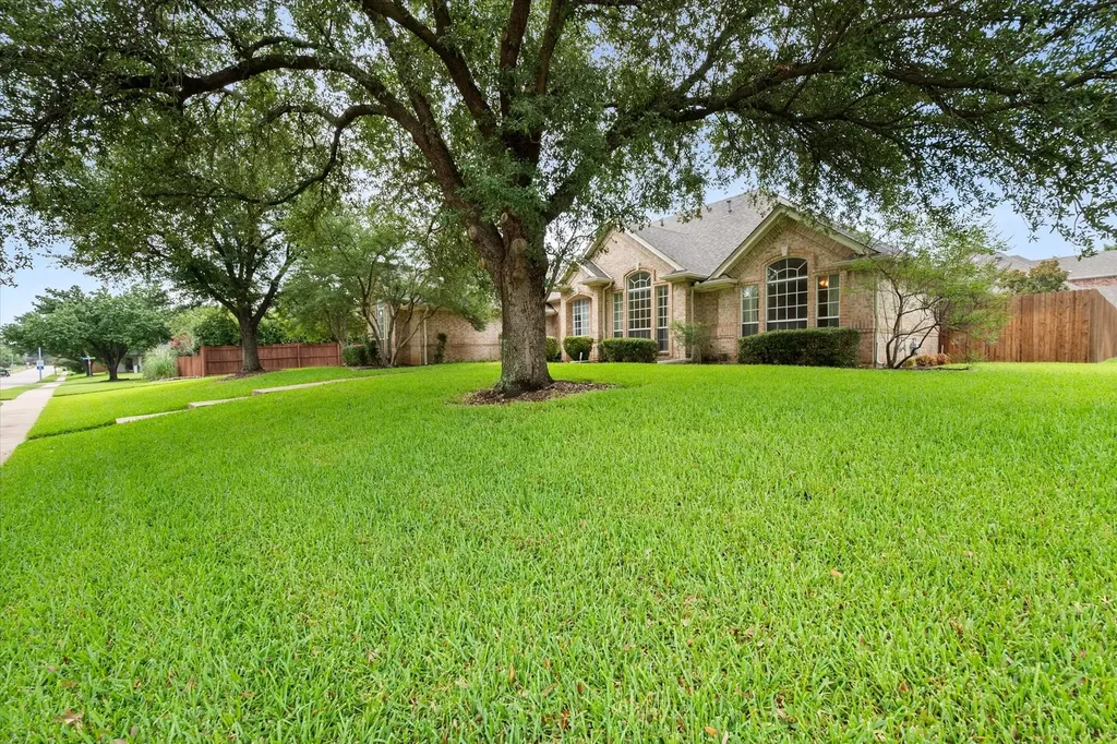 8904 Thornway Drive North Richland Hills TX 76182