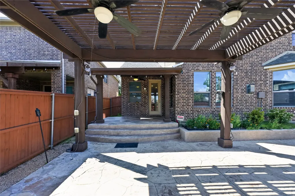 1049 Chickasaw Drive Carrollton TX 75010