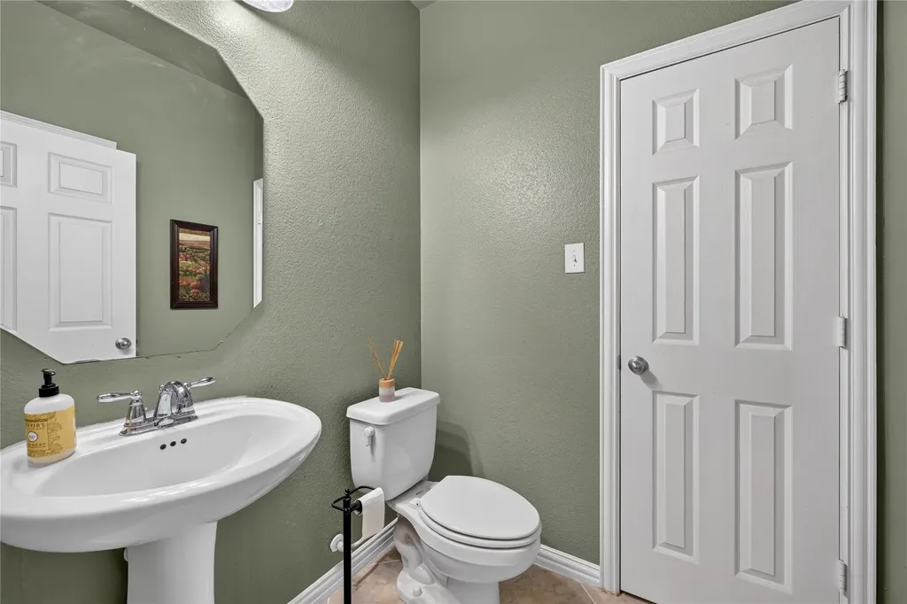 1049 Chickasaw Drive Carrollton TX 75010
