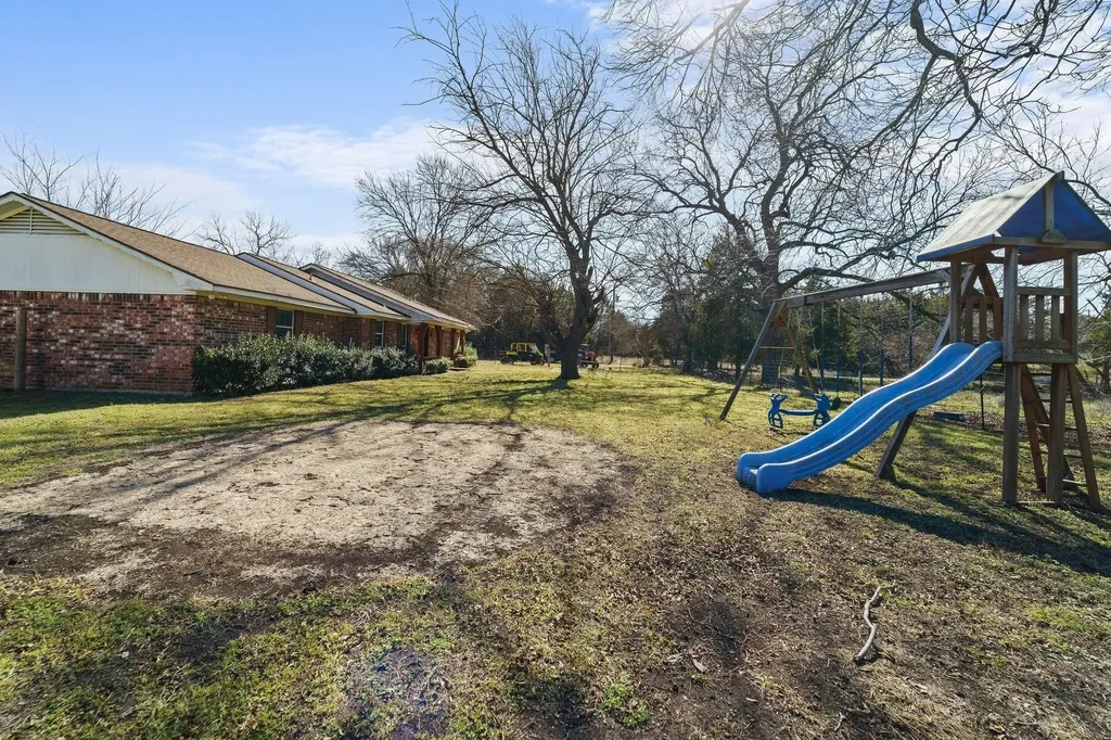 1006 S Clark Road Cedar Hill TX 75104