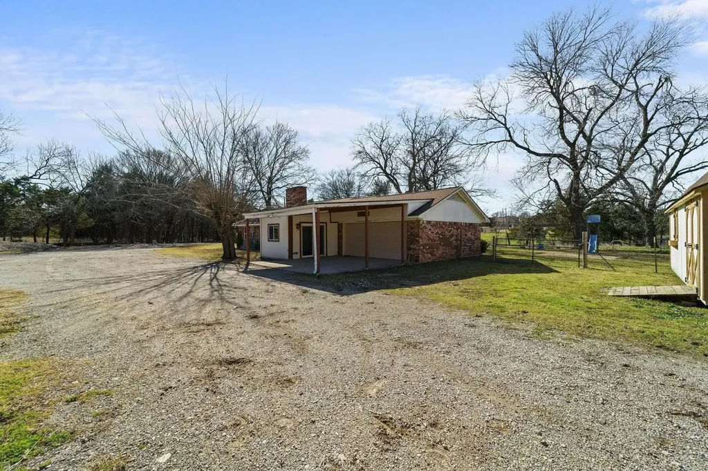 1006 S Clark Road Cedar Hill TX 75104