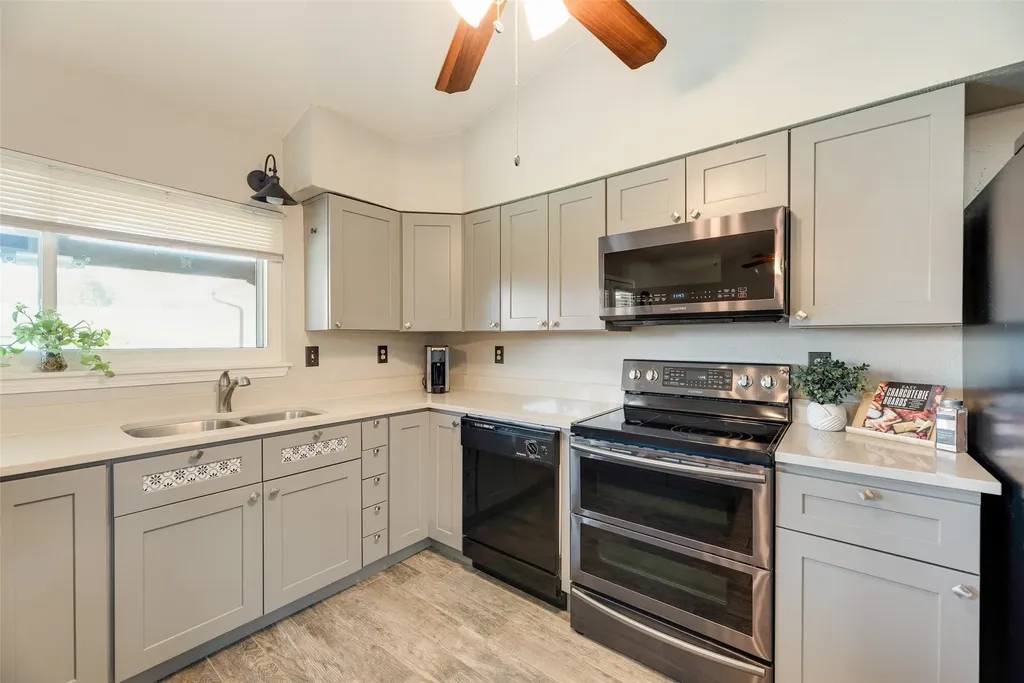 1902 Uvalde Street Mesquite TX 75150