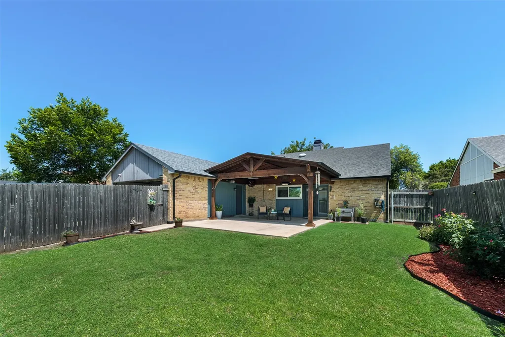1902 Uvalde Street Mesquite TX 75150