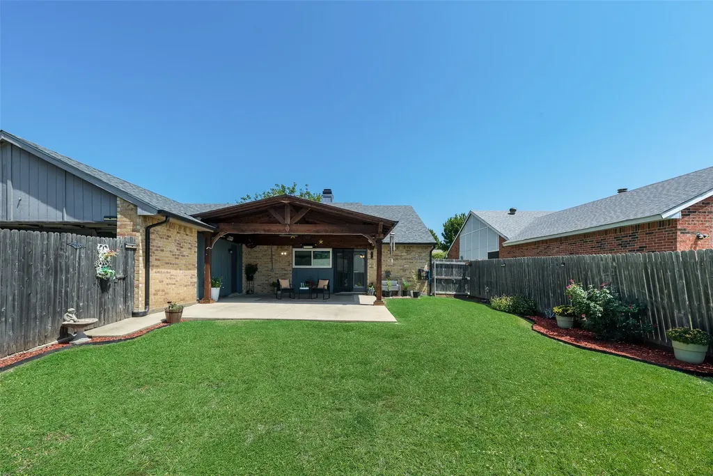 1902 Uvalde Street Mesquite TX 75150