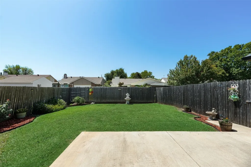 1902 Uvalde Street Mesquite TX 75150