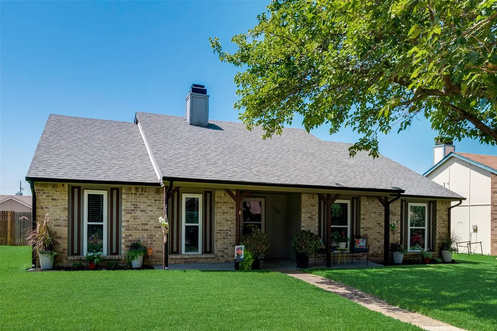 1902 Uvalde Street Mesquite TX 75150