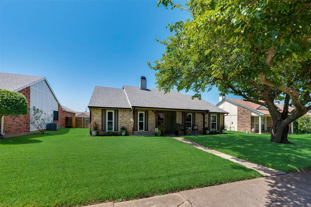 1902 Uvalde Street Mesquite TX 75150
