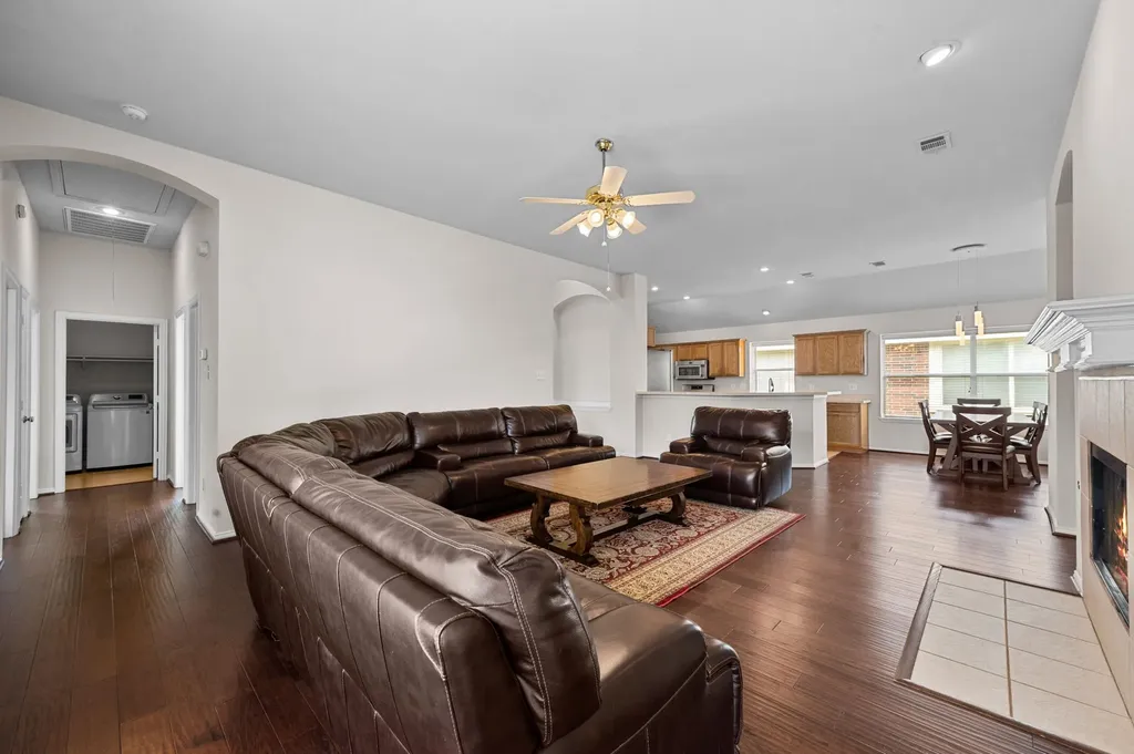 3205 Hamlett Lane Garland TX 75043