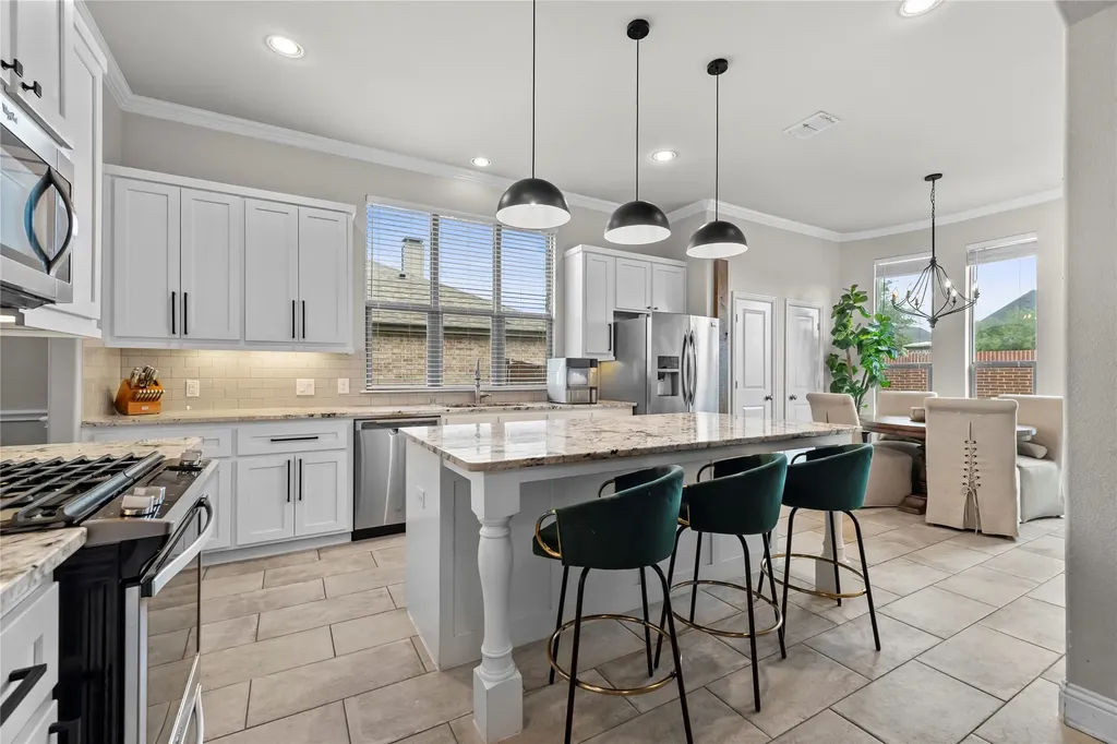 512 Alice Lane Fate TX 75189