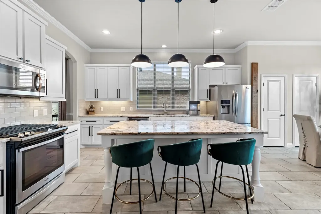 512 Alice Lane Fate TX 75189