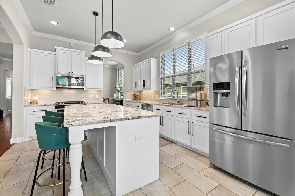 512 Alice Lane Fate TX 75189