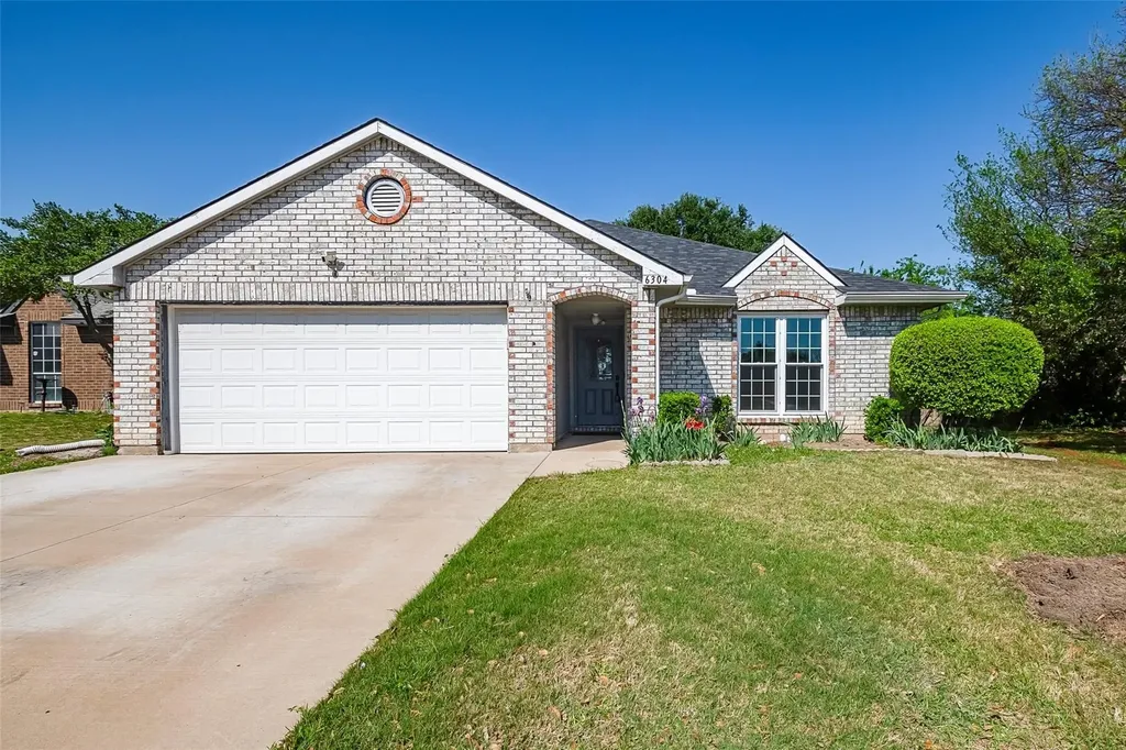 6304 Brookcrest Drive Arlington TX 76018