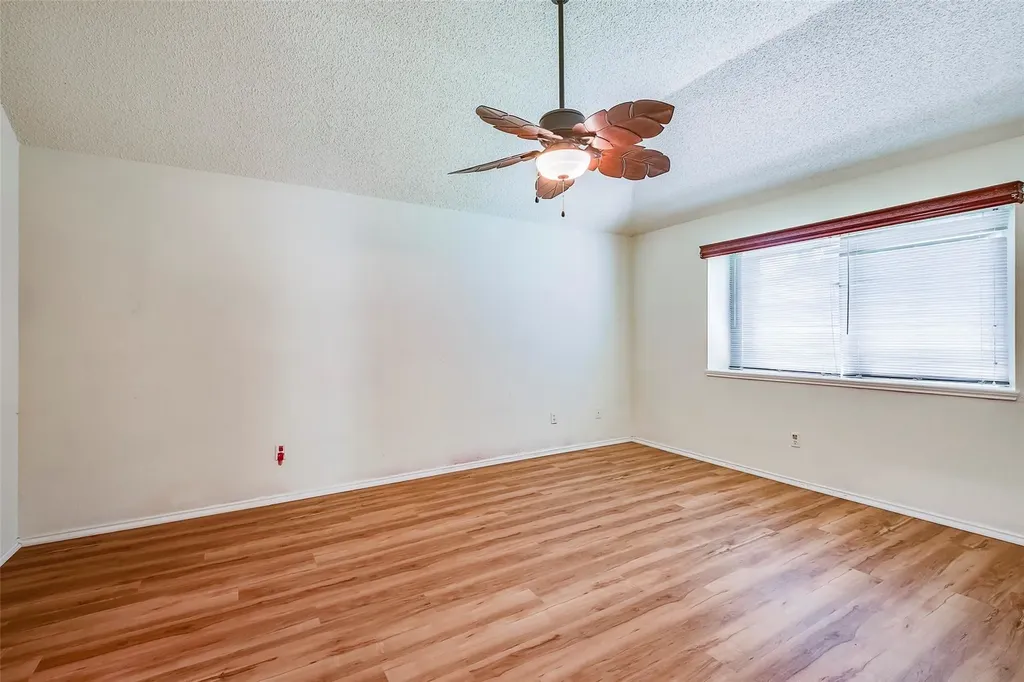 6304 Brookcrest Drive Arlington TX 76018